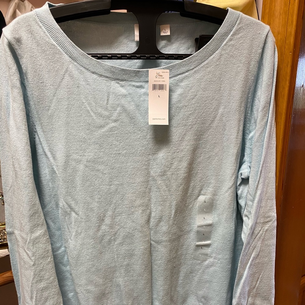 Light blue gap sweater